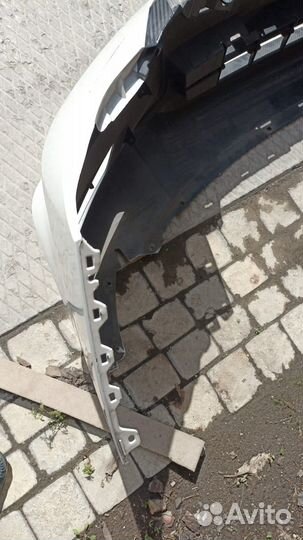 Бампер передний на Ниссан Serena 2016 год