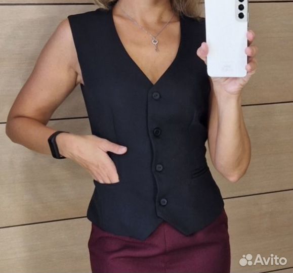 Жилетка костюмная черная 42-44, 46 размеры