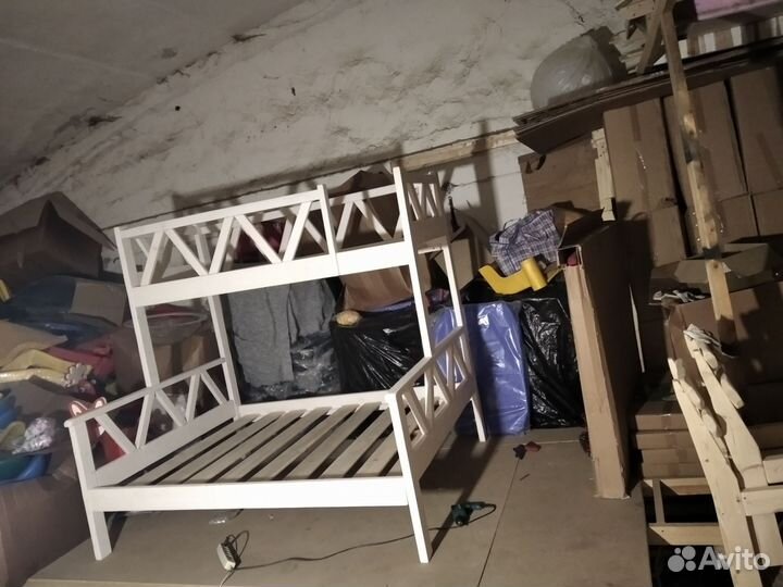 Кровать двухьярусная