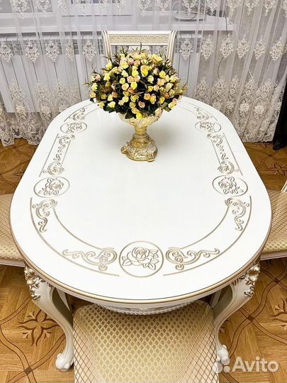 Кухонный стол и стулья