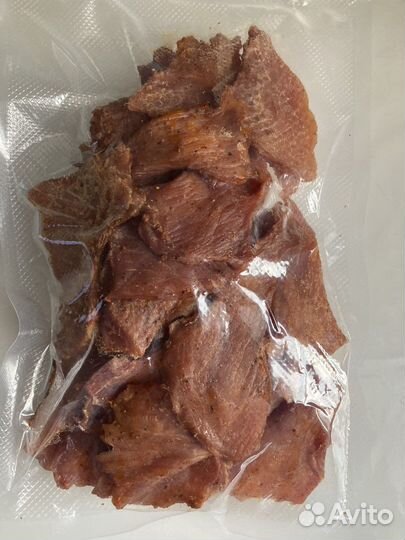 Чипсы мясные, колбаски гриль