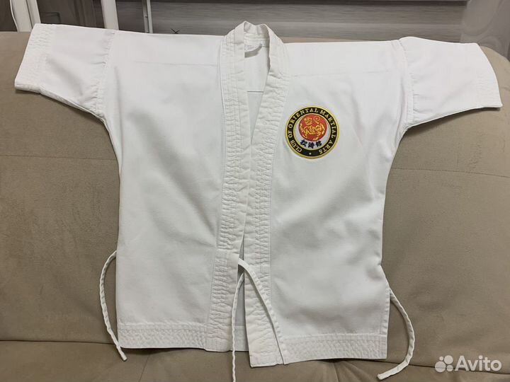 Кимоно и перчатки для карате детские на 7 лет