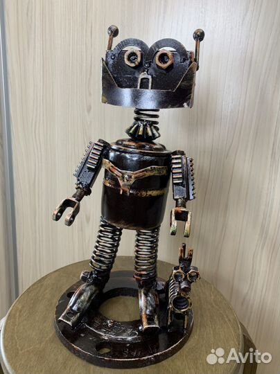 Робот из металла