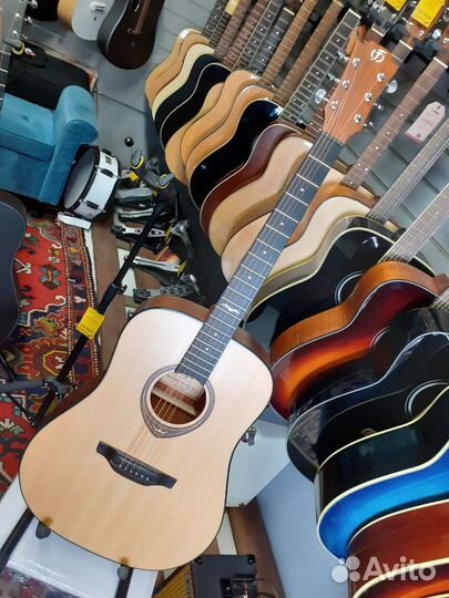 Акустическая гитара дредноут