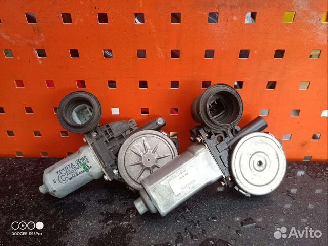 Моторчик стеклоподъёмника Toyota hilux