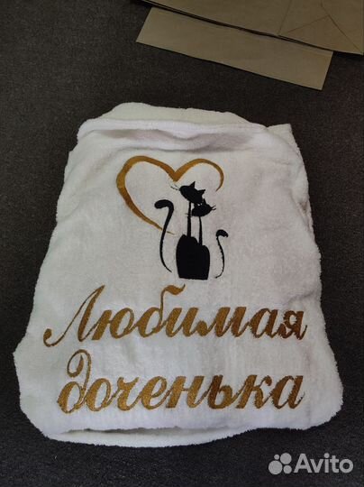 Махровый халат с вышивкой