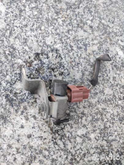 Клапан электромагнитный Nissan Teana J32