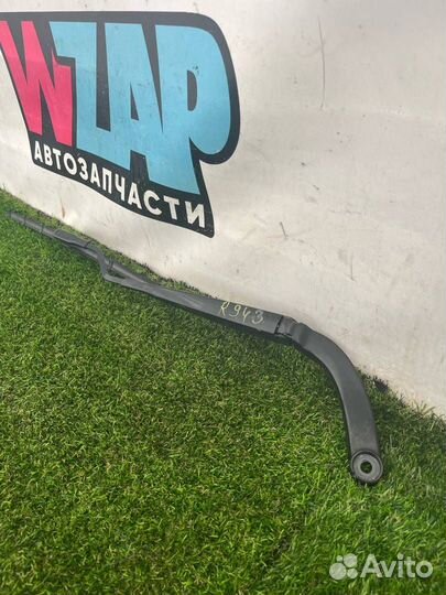 Поводок стеклоочистителя левый Ford Mustang