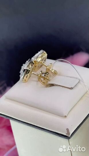 Золотые серьги пусеты с бриллиантами