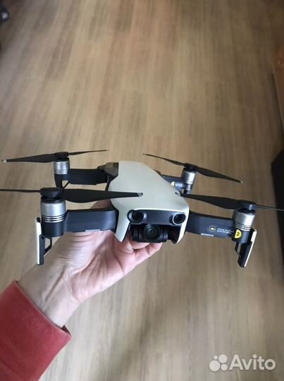 Квадрокоптер DJI Mavic Air