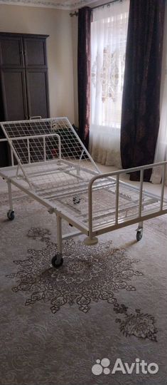 Медицинская кровать для лежачих больных