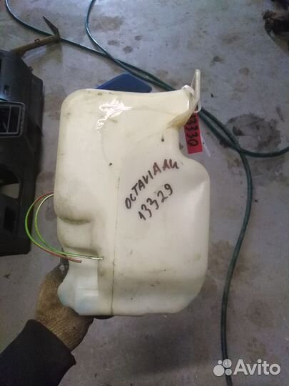 Бачок омывателя Skoda Octavia a4