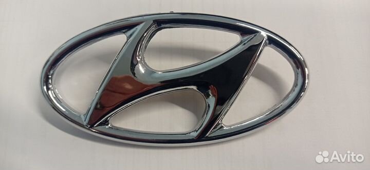 Эмблема в решётку радиатора Hyundai Accent