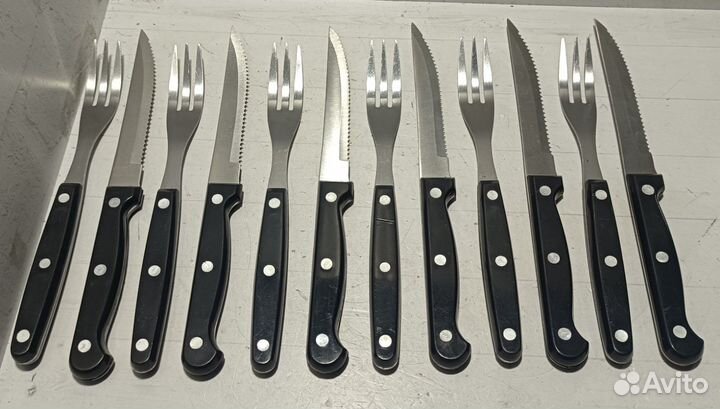 Набор вилок и ножей для стейков Bergner