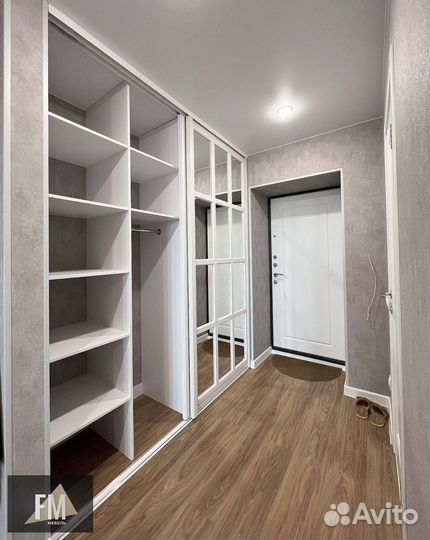 Шкаф купе с зеркалом