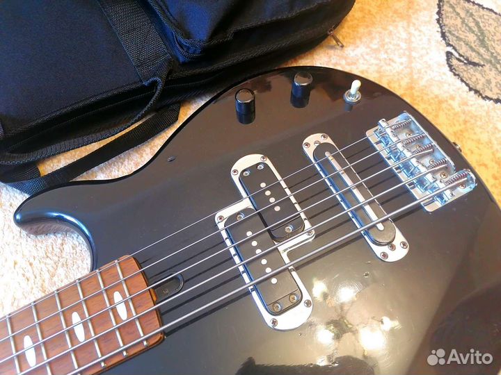 Бас гитара Yamaha (5 струн)