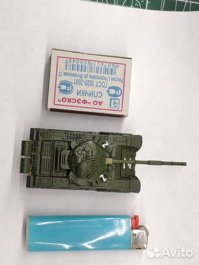 Сувенирный магнит на холодильник Т-72