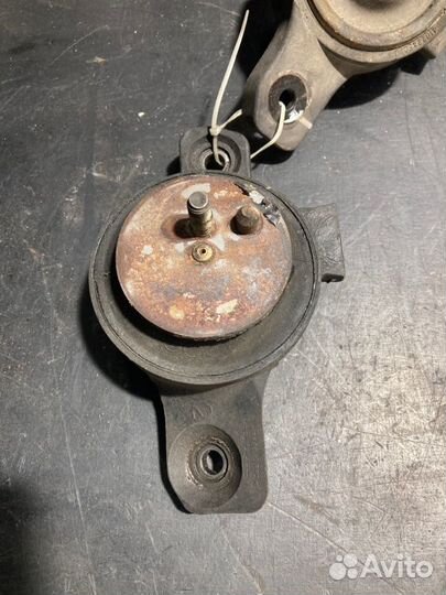 Подушка двигателя Subaru Legacy BH5