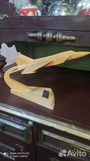 Модель самолёта из дерева