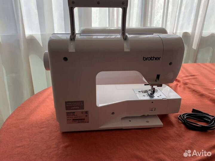 Швейно-вышивальная машина Brother Innov-IS F 480