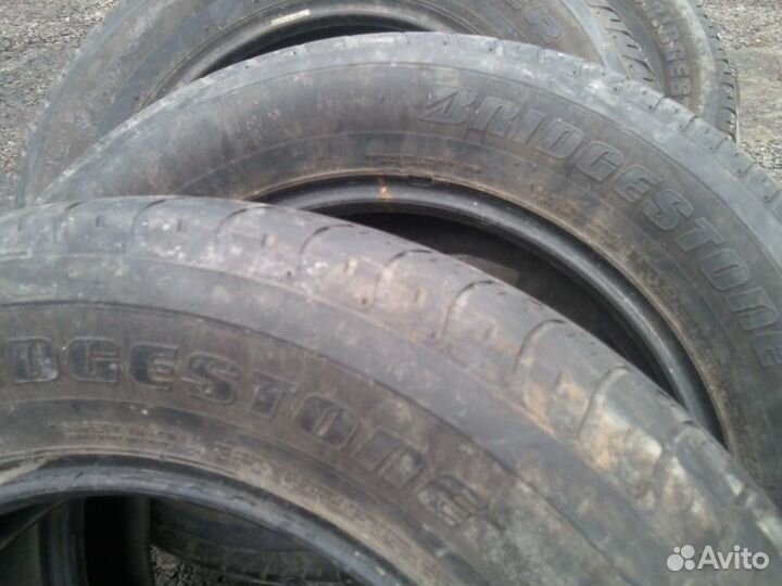 Bridgestone Dueler H/T 687 225/65 R17