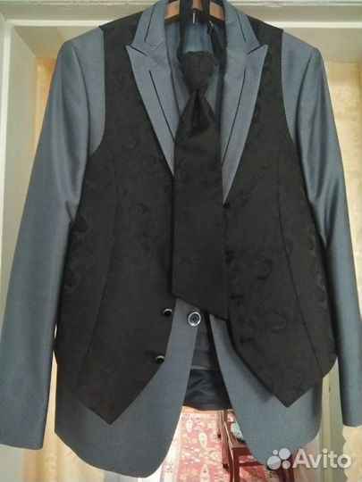 Мужской костюм