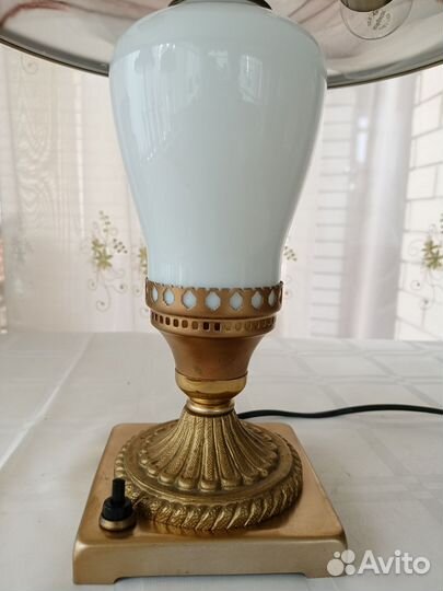 Настольная лампа