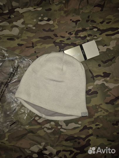 Шапка белая Phenix