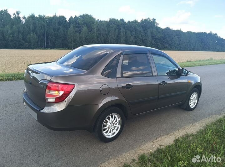 LADA Granta 1.6 МТ, 2015, 100 000 км