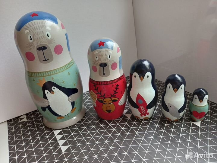 Матрешка Русские туристы в Антарктиде 20см