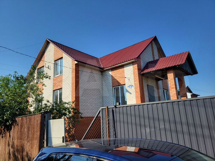 Коттедж 203,8 м² на участке 6 сот.