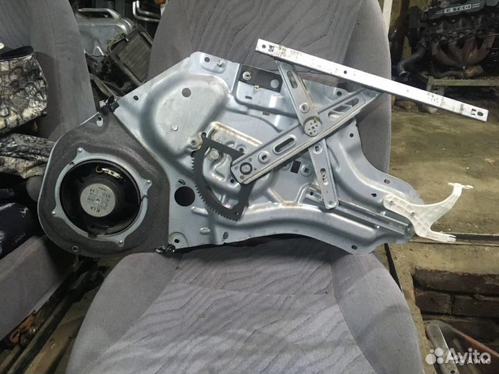 Передний левый стеклоподъемник в сборе Кия Соул