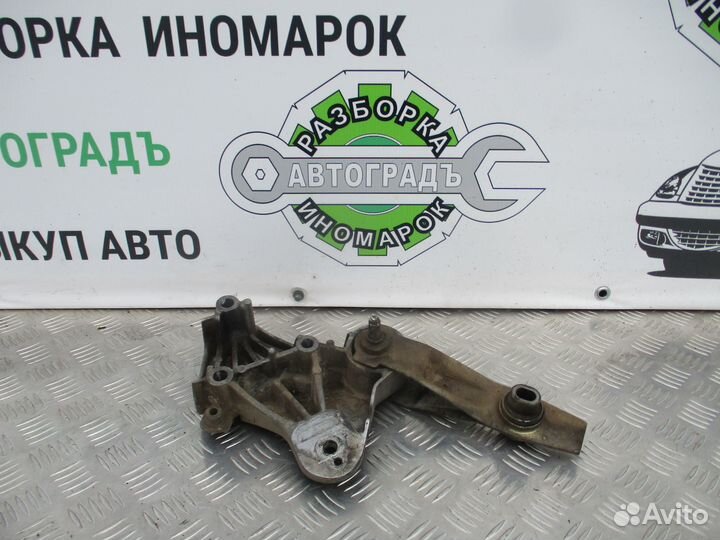 Кронштейн двигателя правый Renault Laguna 2 1.9