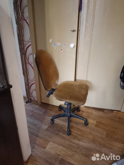 Компьютерное кресло,газлифт,крестовина