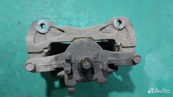 Суппорт передний L PS2 mitsubishi Pajero Sport (2008-2017)