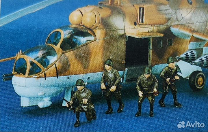 Сборная модель Ми 24В с десантом. Hasegawa