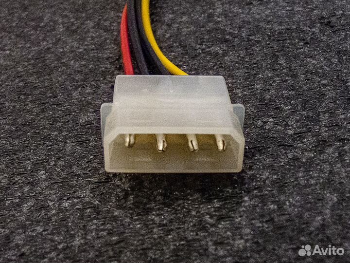 Переходник Molex to SATA Power с фиксатором