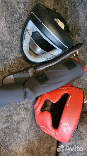 2 шлема,защита и перчатки а подарок