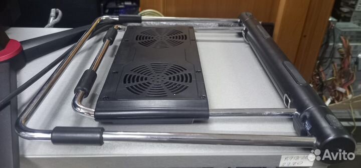 Охлаждающая подставка под ноутбук