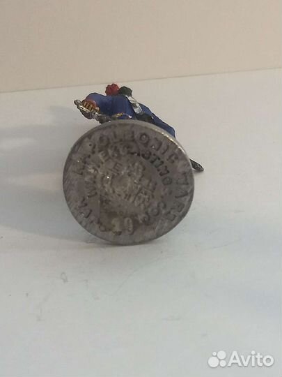 Настольная фигурка