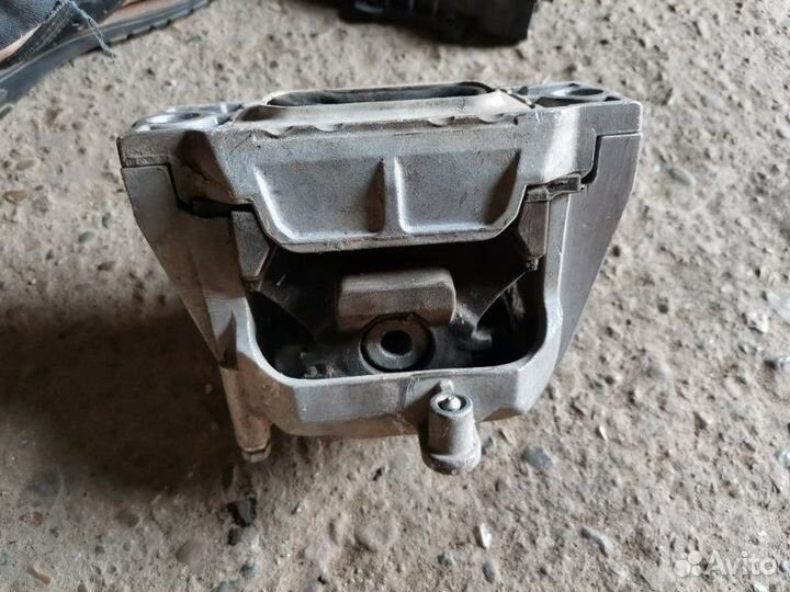 Подушка двигателя правая Skoda Octavia A5 BSE 2008