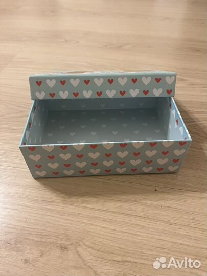 Подарочная коробка