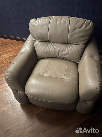 Кресло кожаное