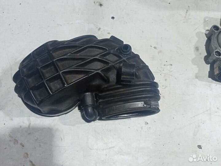 Патрубка воздуховода 034133357 для Ауди 80 б4 2.3