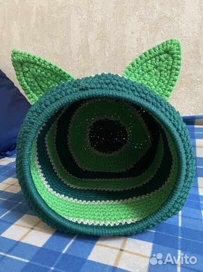 Домик для кошки вязаный