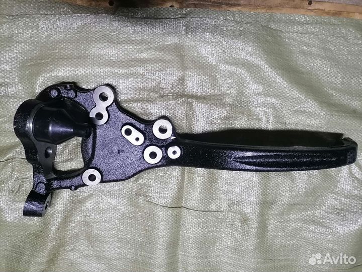 Кулак поворотный левый Dodge Charger LD RWD