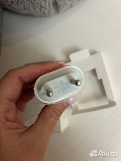 Зарядка для iPhone 20W USB-C Adapter