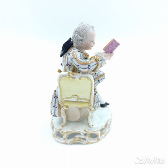 Статуэтка Meissen 18 век Мальчик с книгой