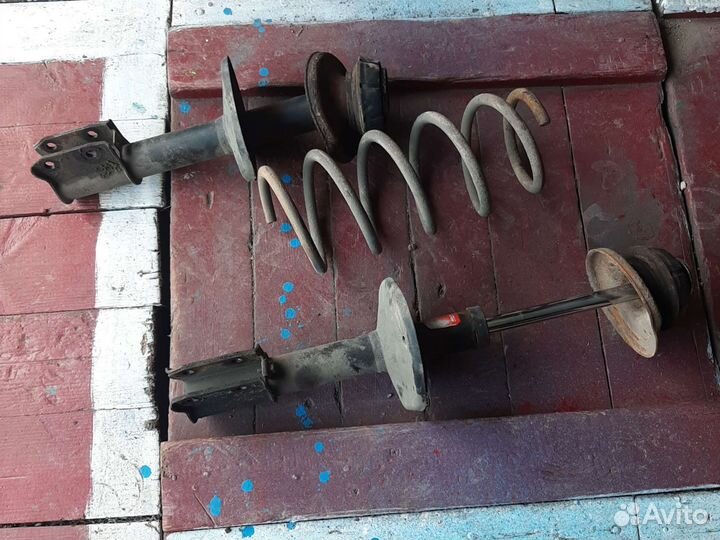 Передние стойки рено сандеро