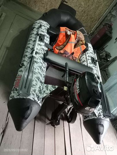 Лодка с мотором